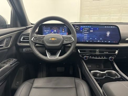 New 2026 Chevrolet Traverse LT w/ Sun and Wheel Package FWD image 23