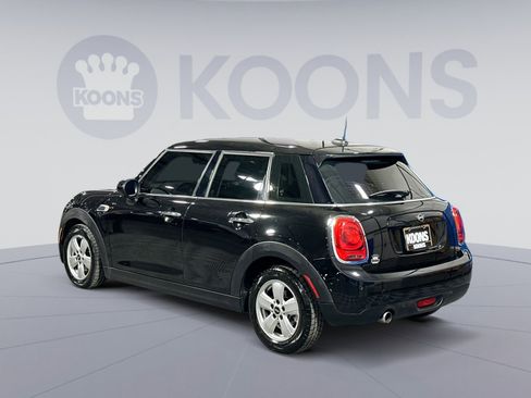Used 2021 MINI Cooper 4-Door Hardtop image 4