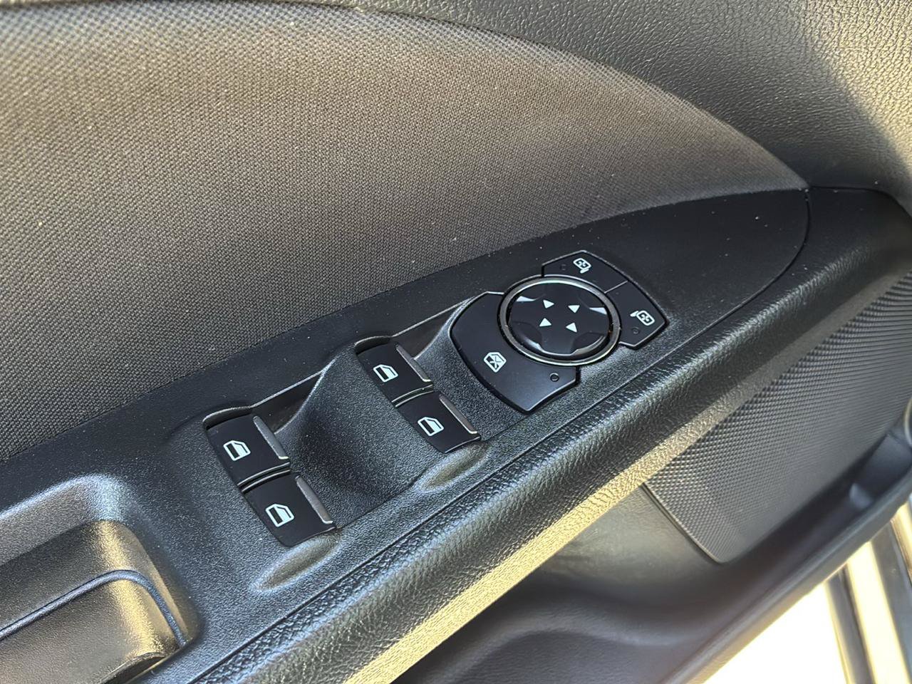 Used 2020 Ford Fusion SE FWD image 17