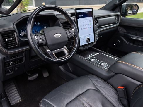 Used 2023 Ford Expedition Platinum AWD/4WD image 3