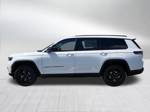 New 2025 Jeep Grand Cherokee L Limited w/ Black Appearance Package image 4