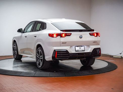 Certified 2025 BMW X2 xDrive28i AWD/4WD image 7