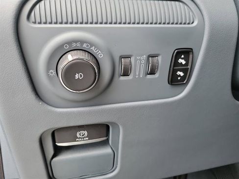 Used 2023 Jeep Grand Wagoneer Series II image 46