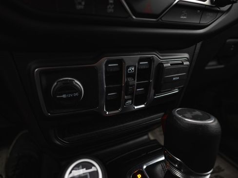 Used 2023 Jeep Wrangler Freedom Edition image 17