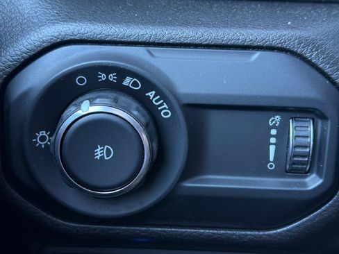Used 2023 Jeep Wrangler Unlimited Sahara AWD/4WD image 32