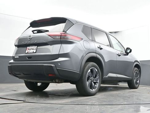 Used 2025 Nissan Rogue SV FWD image 50