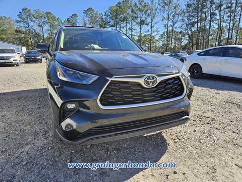 Used 2023 Toyota Highlander XLE image 4