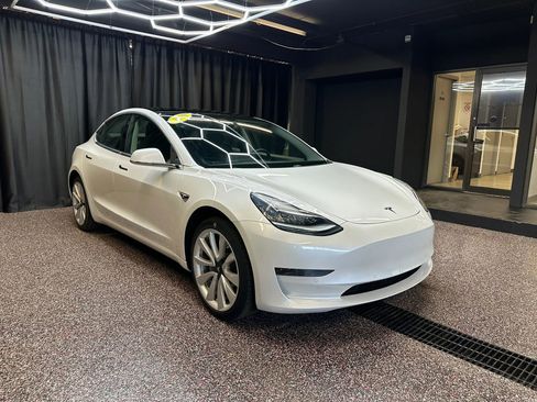 Used 2020 Tesla Model 3 Standard Range Plus image 9