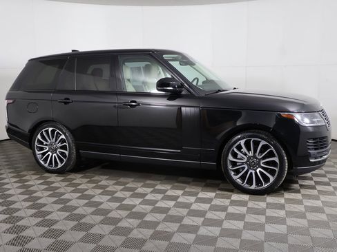 Used 2020 Land Rover Range Rover HSE image 18
