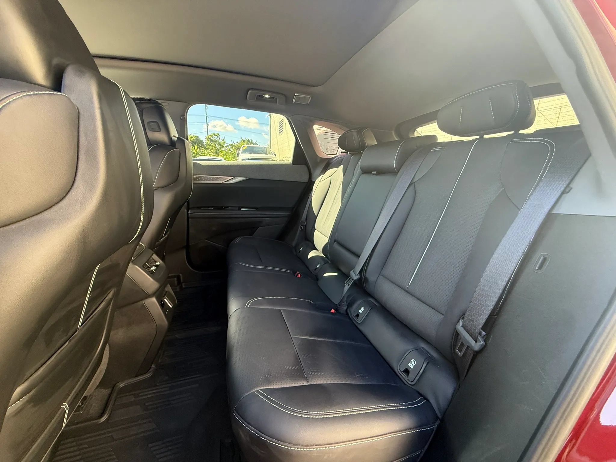 Used 2025 Cadillac Optiq Sport 2 w/ LPO, Floor Liner Package AWD/4WD image 28
