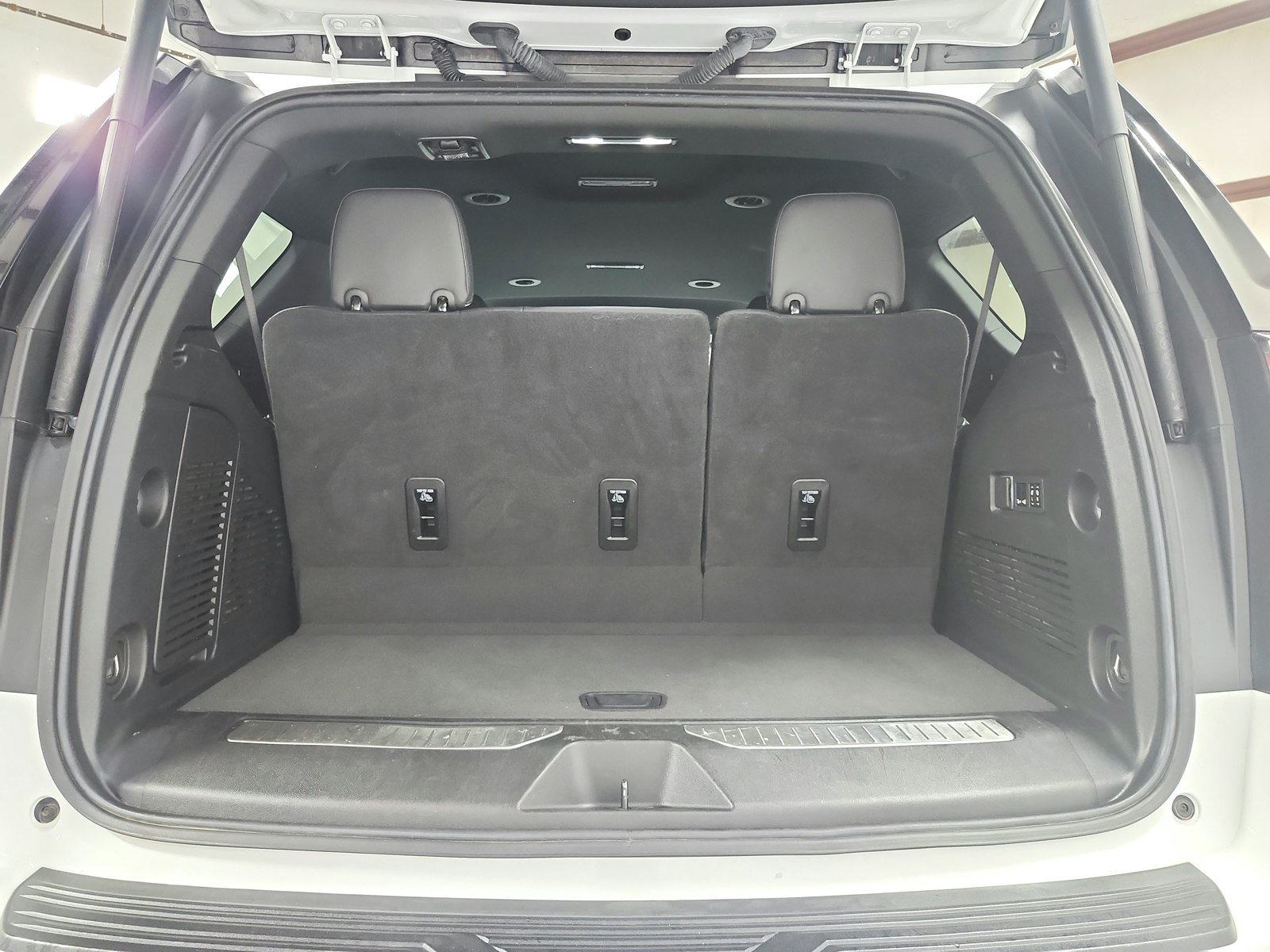 Used 2024 Chevrolet Tahoe Premier RWD image 48