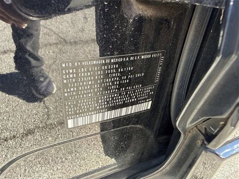 Used 2022 Volkswagen Tiguan SE R-Line image 33