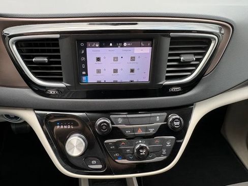 Used 2023 Chrysler Voyager LX FWD image 28