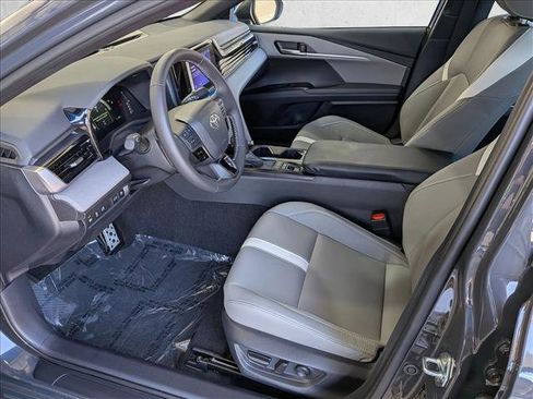 Used 2025 Toyota Camry SE FWD image 16