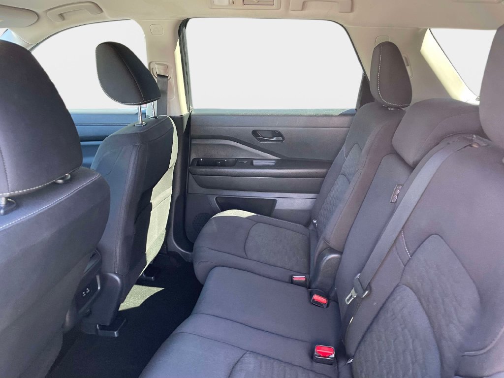Used 2024 Nissan Pathfinder S AWD/4WD image 16