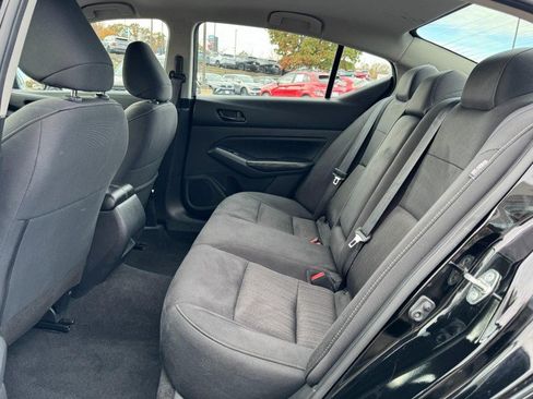 Used 2024 Nissan Altima 2.5 SV image 10