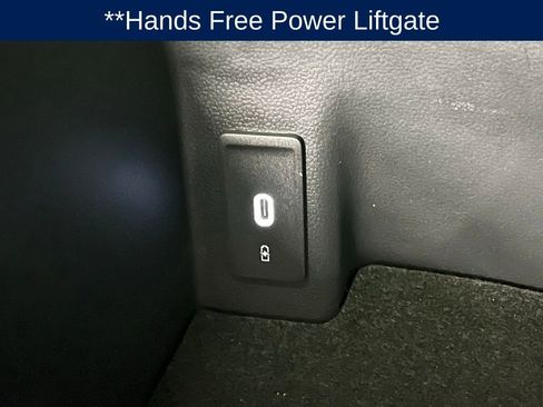 Certified 2025 Volkswagen Atlas Cross Sport SE w/ Panoramic Sunroof Package image 15