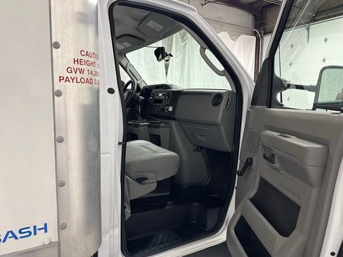 Used 2024 Ford E-350 and Econoline 350 Super Duty image 39
