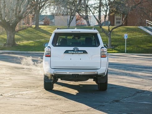 Used 2022 Toyota 4Runner TRD Off-Road Premium image 6