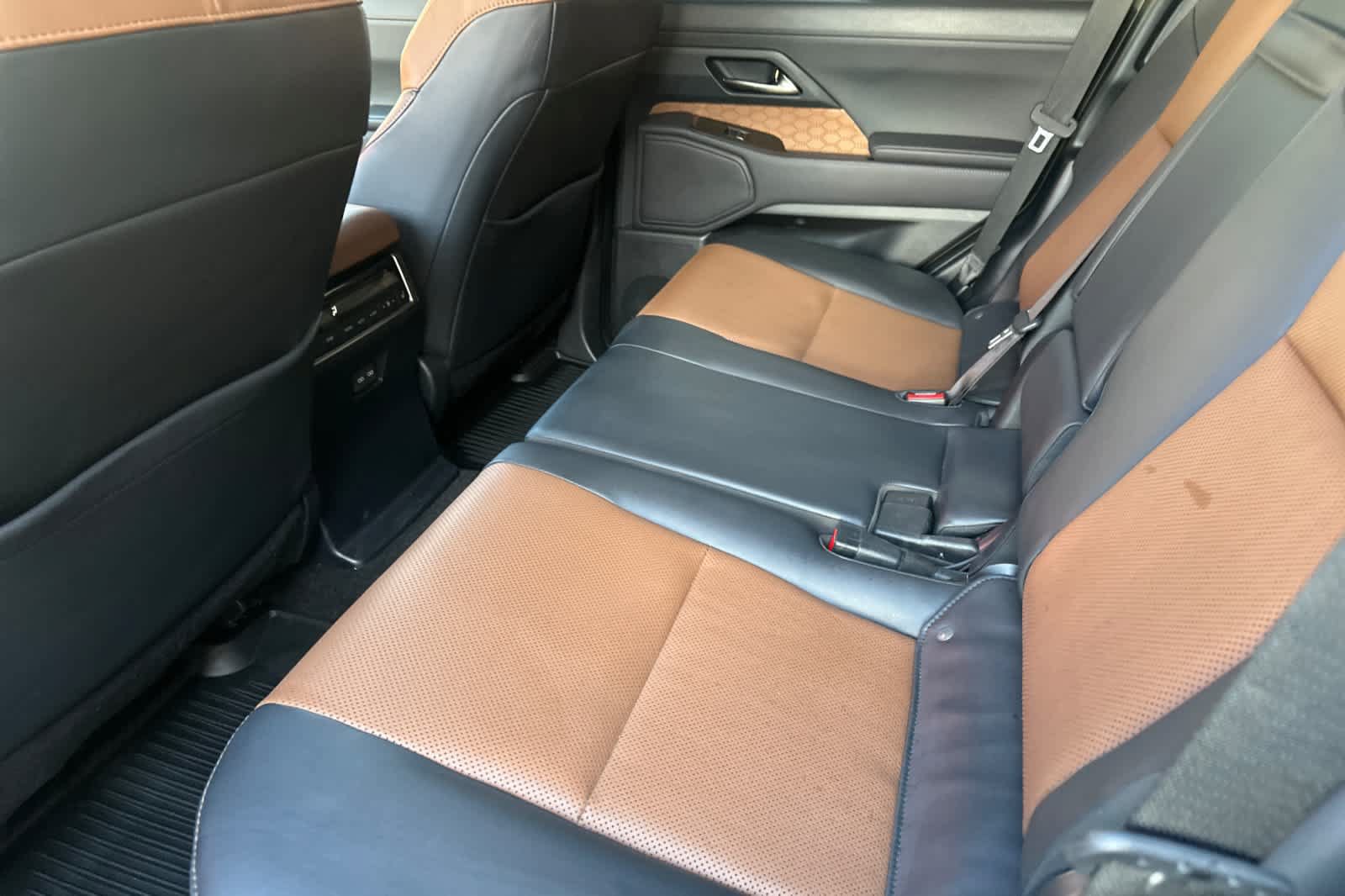 Used 2025 Lexus GX 550 w/ Cold Area Package AWD/4WD image 5