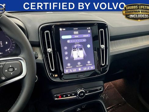 Used 2023 Volvo XC40 B4 Plus FWD image 9