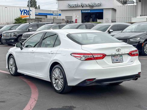 Used 2018 Toyota Camry XLE image 2