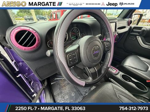 Used 2017 Jeep Wrangler Unlimited Sahara w/ Connectivity Group AWD/4WD image 10