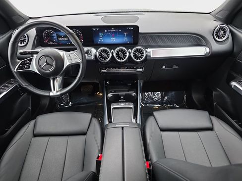 Used 2025 Mercedes-Benz GLB 250 4MATIC image 10