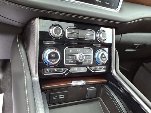 Used 2023 GMC Yukon XL Denali Ultimate image 19