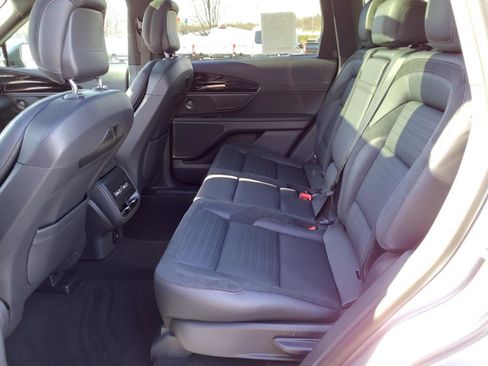 Used 2025 Lincoln Nautilus Reserve w/ Jet Appearance Package image 7