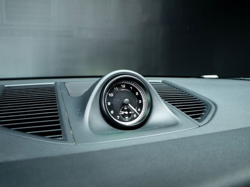 Certified 2025 Porsche Macan AWD/4WD image 25