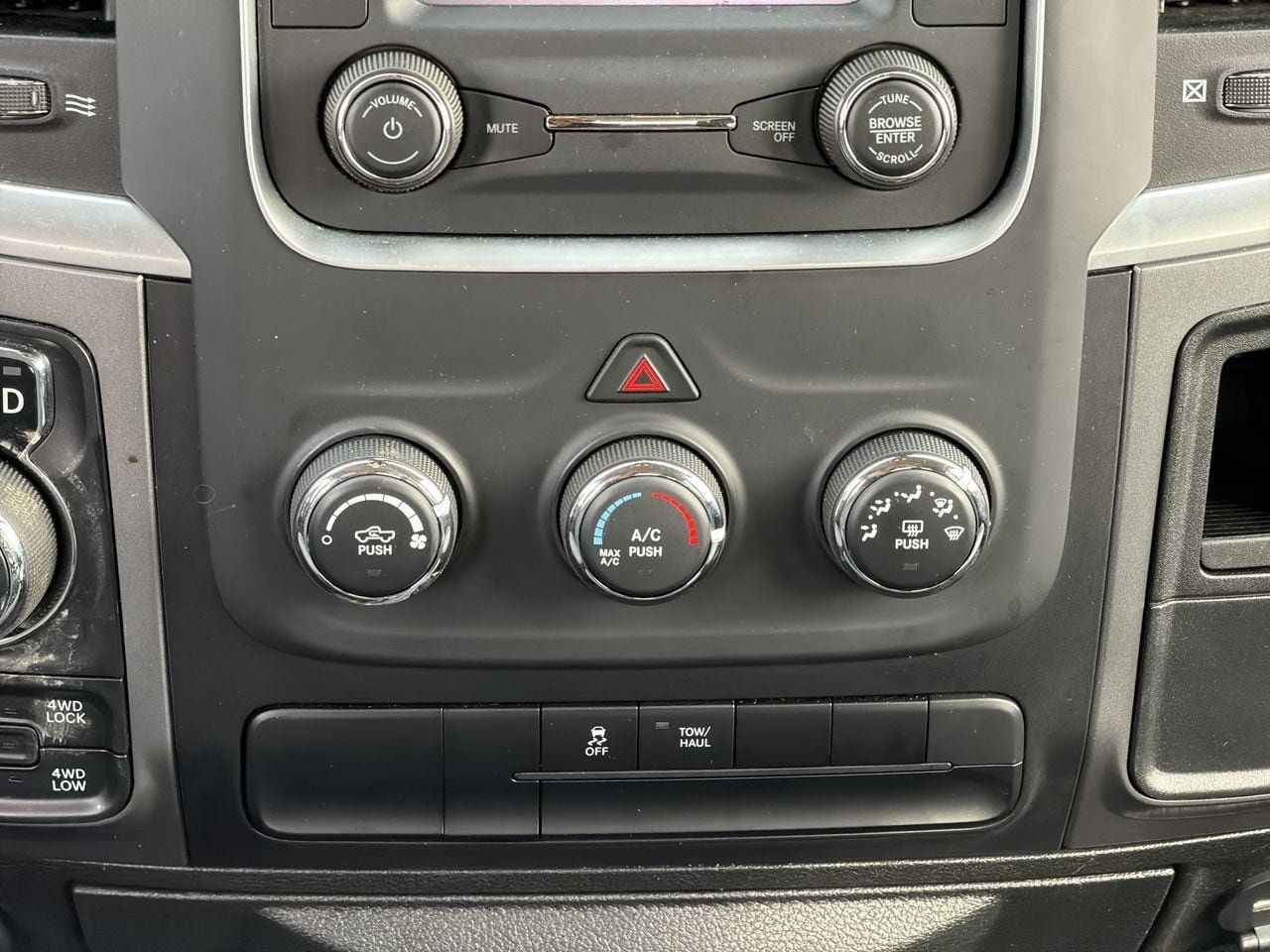 Used 2024 RAM 1500 Classic SLT AWD/4WD image 18