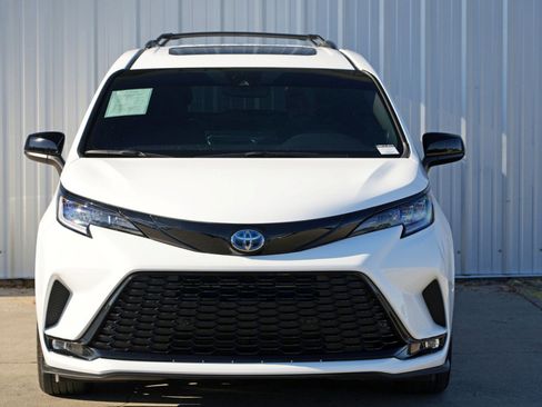 Used 2025 Toyota Sienna XSE w/ XSE Plus Package image 49