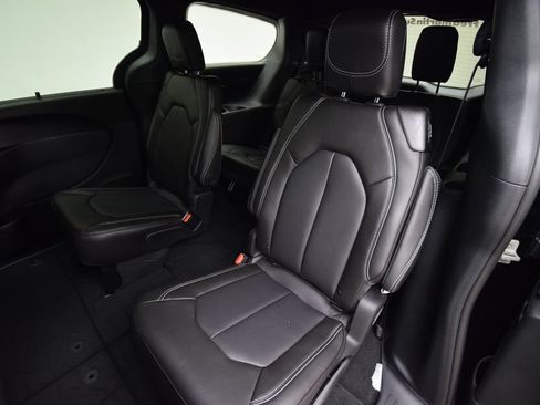 New 2027 Chrysler Pacifica Select FWD image 36