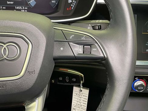 Certified 2025 Audi Q3 2.0T Premium image 37