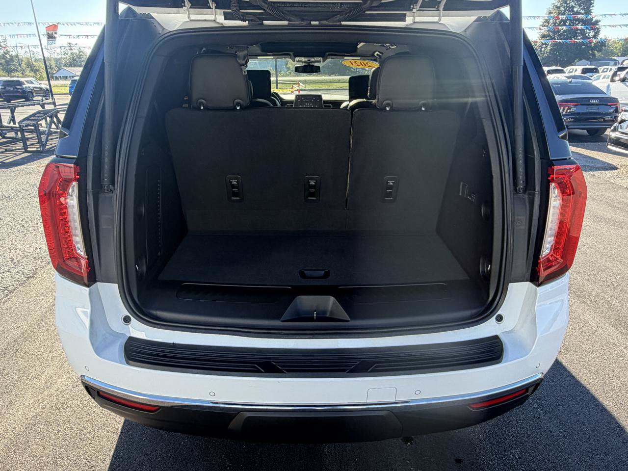 Used 2021 GMC Yukon SLT w/ SLT Luxury Plus Package AWD/4WD image 6