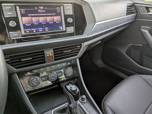 Used 2024 Volkswagen Jetta SE image 20