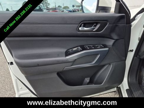 Used 2024 Nissan Pathfinder SL w/ SL Premium Package FWD image 11