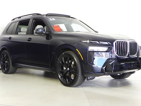 Used 2024 BMW X7 xDrive40i w/ M Sport Package AWD/4WD image 4