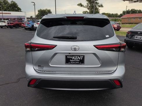 Used 2021 Toyota Highlander Limited AWD/4WD image 6