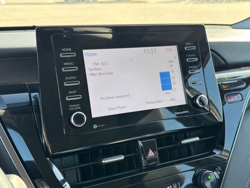 Used 2024 Toyota Camry SE image 18