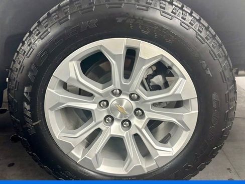 Used 2024 Chevrolet Silverado 1500 LTZ w/ LTZ Convenience Package II AWD/4WD image 9