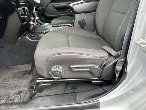 Used 2022 Jeep Wrangler Unlimited Willys image 17