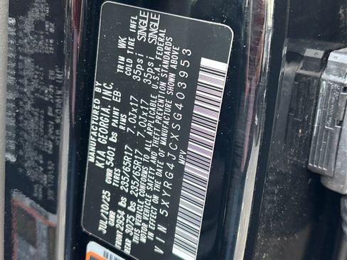 Used 2025 Kia Sorento LX image 15