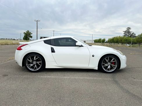 Used 2016 Nissan 370Z Coupe RWD image 4