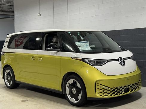 New 2025 Volkswagen ID. Buzz Pro S Plus image 2