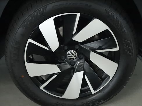 Certified 2024 Volkswagen Atlas Cross Sport SE AWD/4WD image 10