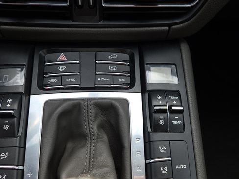 Used 2020 Porsche Macan Base image 23