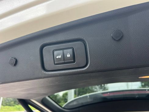 Used 2023 Nissan Pathfinder Platinum FWD image 37
