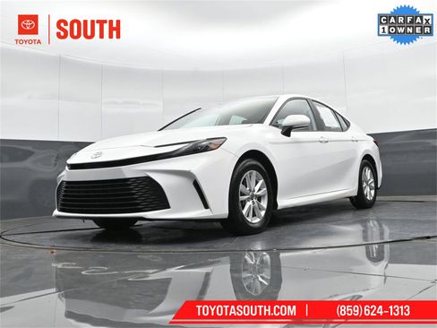 Used 2025 Toyota Camry LE image 36